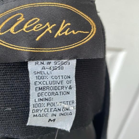 New vintage black cotton coat with bright red embroidery - Picture 13 of 13